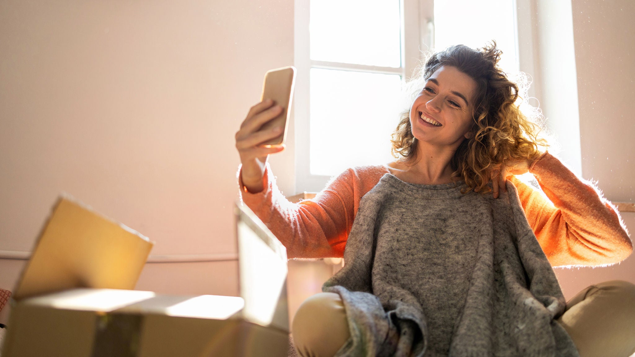 photo-woman-taking-selfie-jumper-blue-grey-online-shopping-(1)