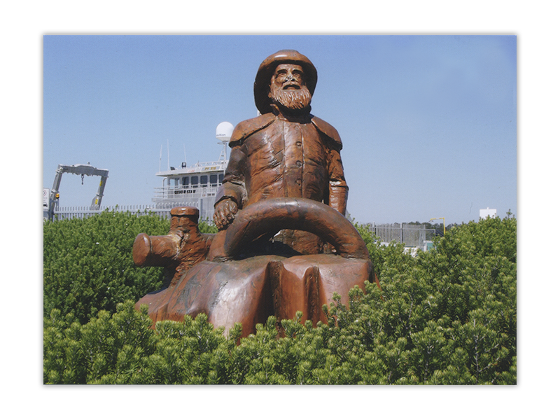 Prepaid Postcard – Wooden Sculpture at Lakes Entrance product photo Internal 1 DETAILS